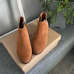 Frye and company size 6  booties